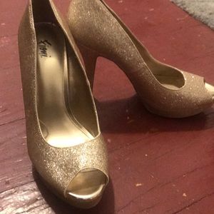 Sparkling gold heels